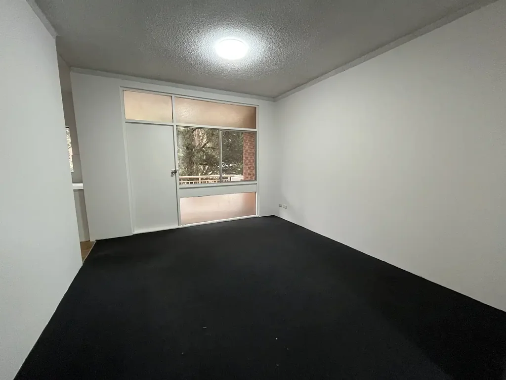Spacious Two-Bedroom Unit in Convenient Rockdale Location