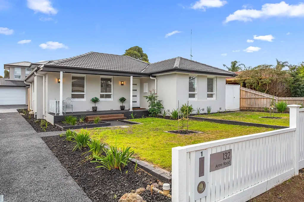 Knoxfield 3ਬੈੱਡਰੂਮ Modern Elegance in Prime Location