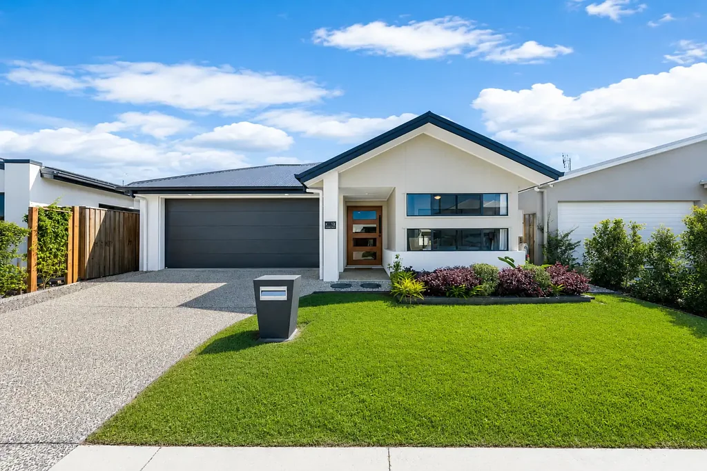 Palmview 4Kwarto Contemporary Family Living with Quality Finishes