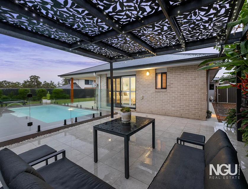 9 Meera Street, Spring Mountain, QLD 4300, 4 slaapkamers, 2 badkamers, House