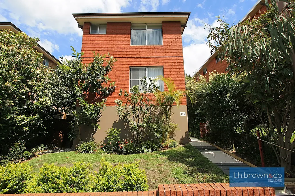 WELL PRESENTED ONE BEDROOM APARTMENT – WALK TO PACIFIC SQUARE!!