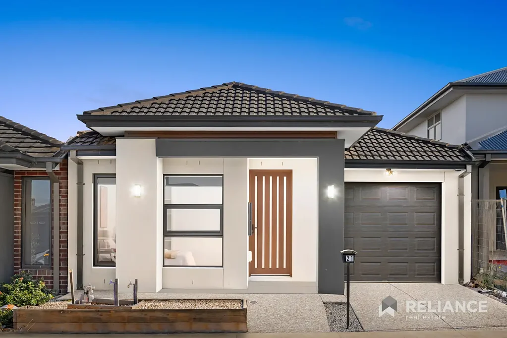 Tarneit 4غرفة نوم Recently Built with Premium Upgrades, Just Steps to Barayip and Riverdale North Primary!
