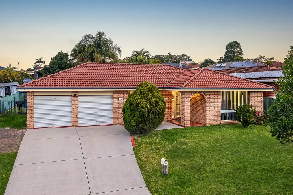 Lake Haven 4 Bedroom Ideally located family home
