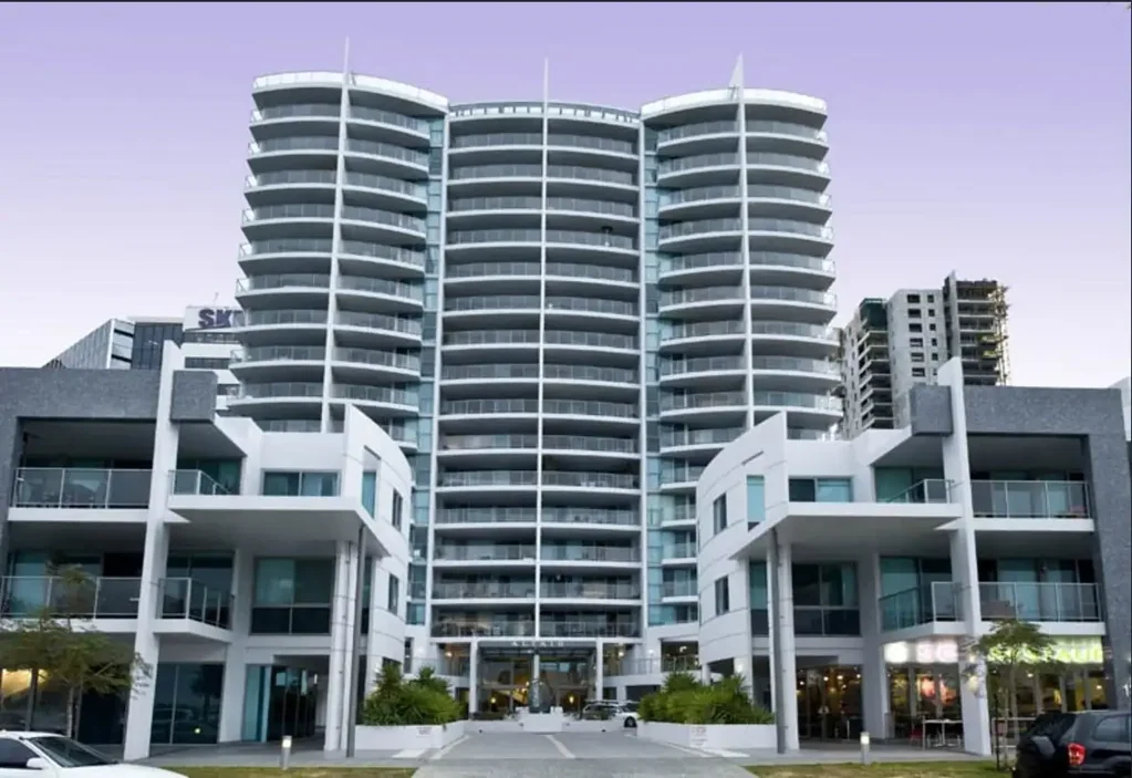 LUXURY LIVING 3 by 2 apartment facing Langley Park