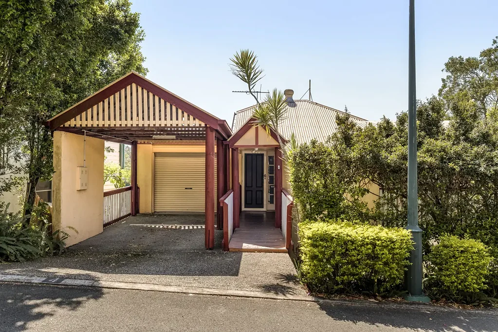 Tranquil Townhouse Living in Indooroopilly