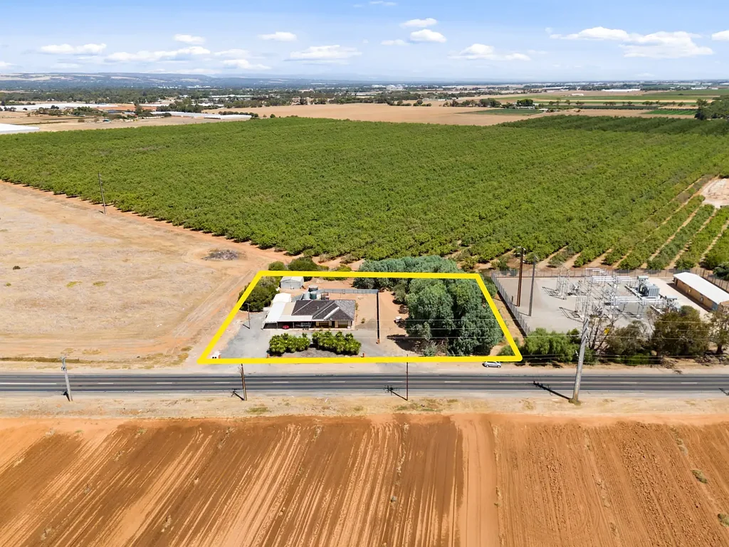 Penfield Gardens 3ਬੈੱਡਰੂਮ Sprawling Space, Rural Charm & Endless Possibilities