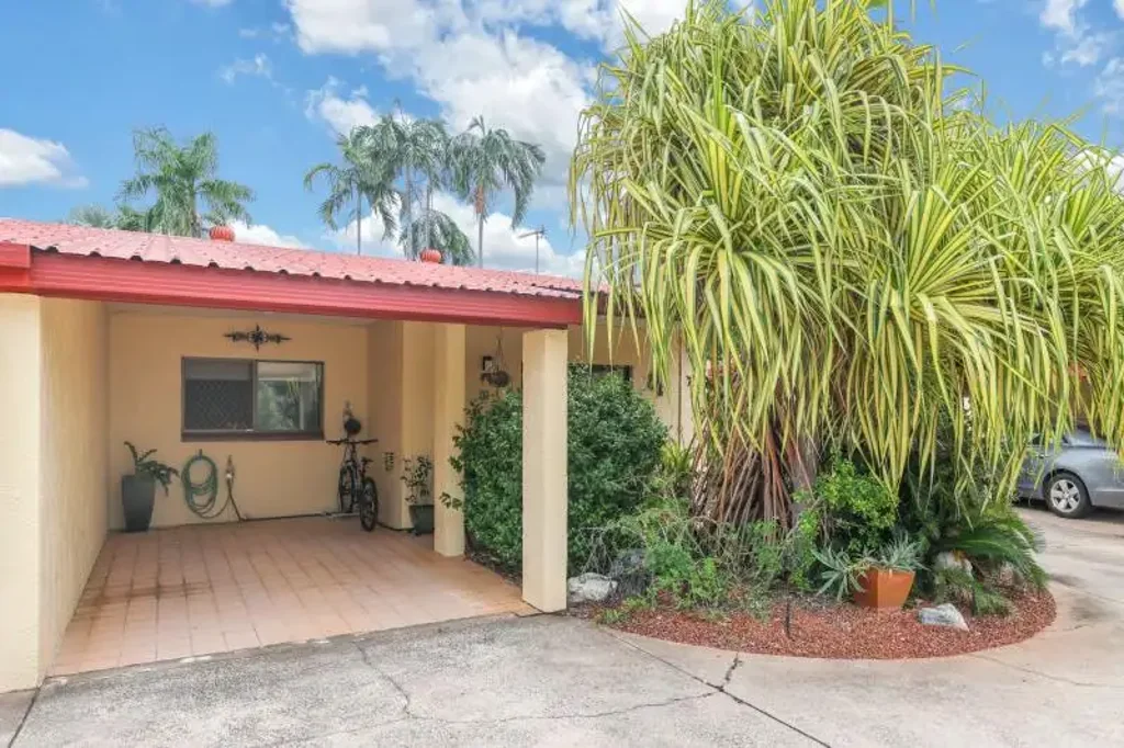 SHORT TERM / 2 MONTH LEASE OFFERED - Furnished & Equipped