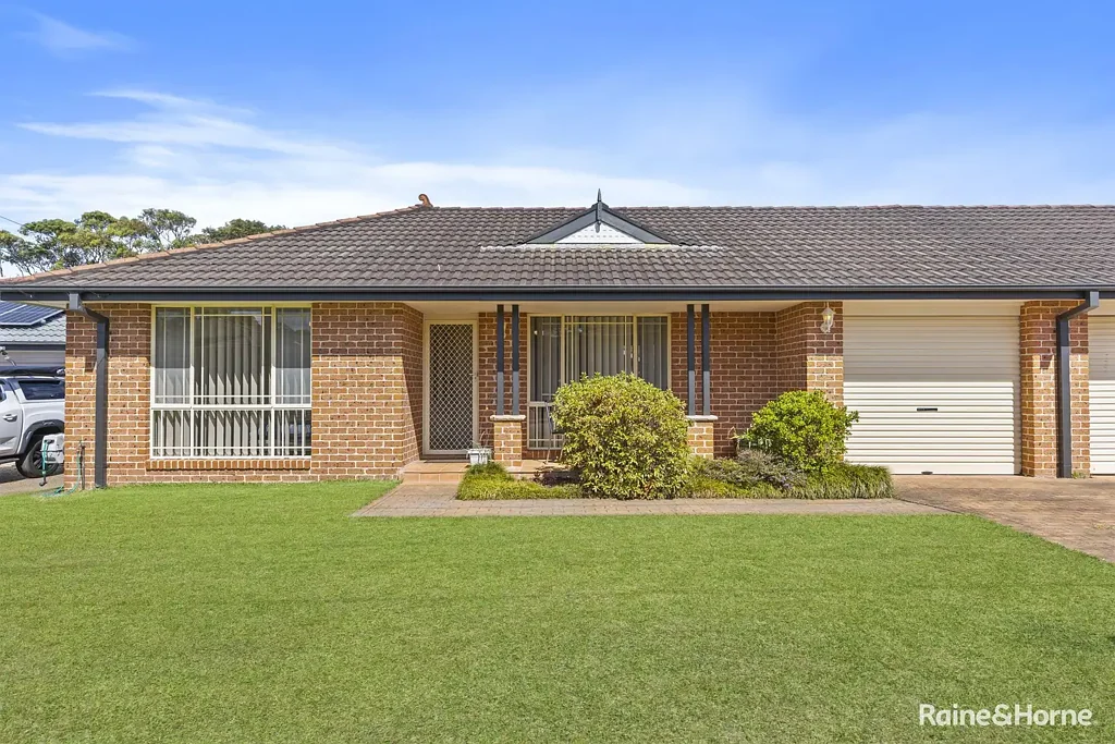 2/21A Sir Joseph Banks Drive, Bateau Bay, NSW 2261