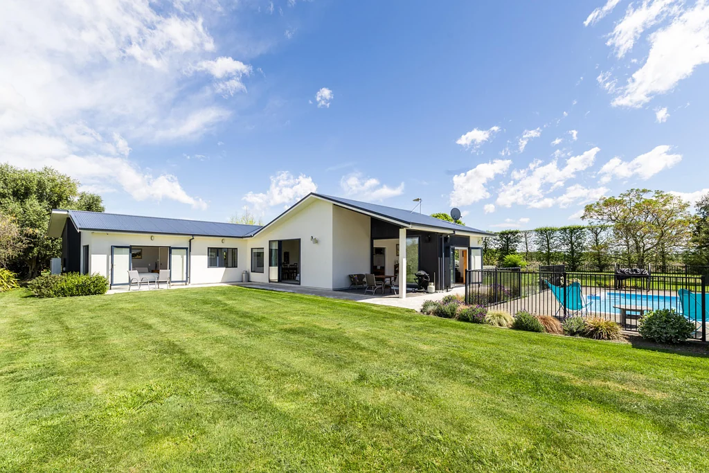 Haumoana 3房  Inviting offers over 2.5 million (plus gst)