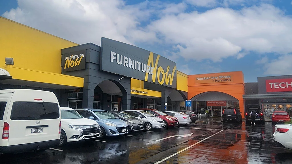 Manukau PRIME TENANCY BETWEEN KMART AND HARVEY NORMAN
