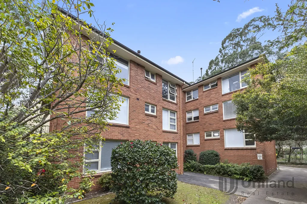 Epping 2房 顶层朝北静居，坐拥 Boronia Park 绿意盎然美景 Top-Floor North-Facing Retreat with Leafy Boronia Park Views