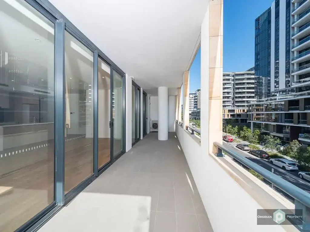 Executive 3 Bedroom Apartment in the Heart of Mascot