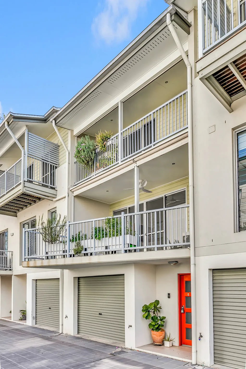 St Lucia 3房  风格独特175平方米三层联排别墅 圣 Lucia  Stylish 175sqm Tri-Level Townhome St Lucia