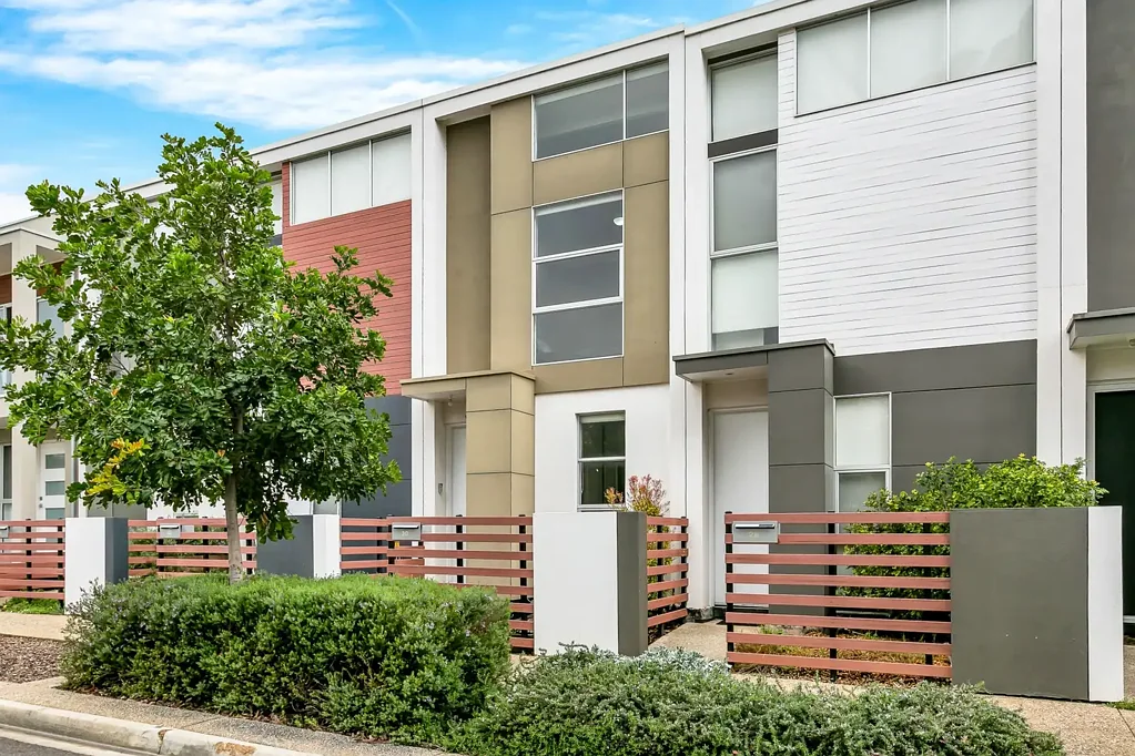 Lightsview 2 Bedroom STYLISH LOFT TOWNHOUSE WITH AN IMPRESSIVE LOCATION!