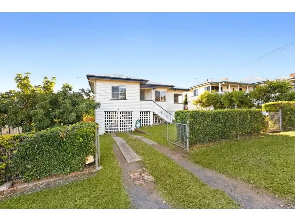 8 Cairns Street, The Range, QLD 4700