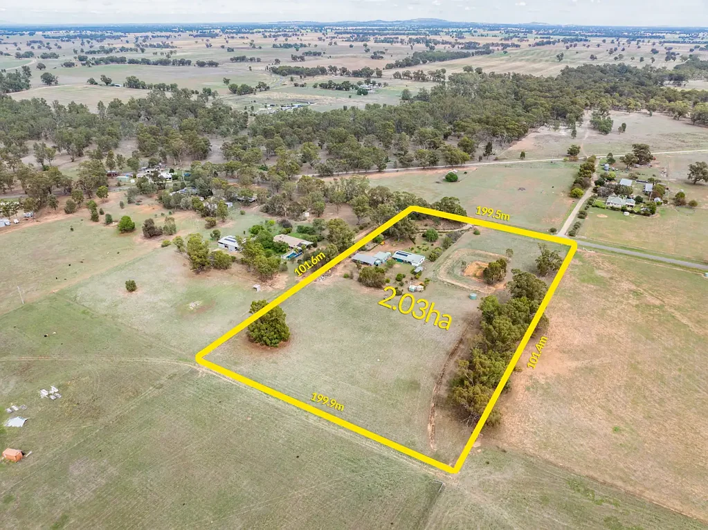 Lake Rowan  Tradie's, Families & Tree Changers - This One Ticks Every Box on 2.03ha.