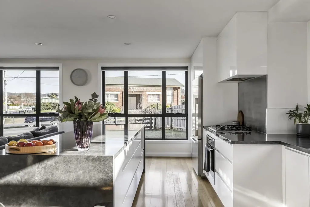 Legana 4બેડરૂમ Renovated family home, light filled open plan living, low maintenance yard and large shed