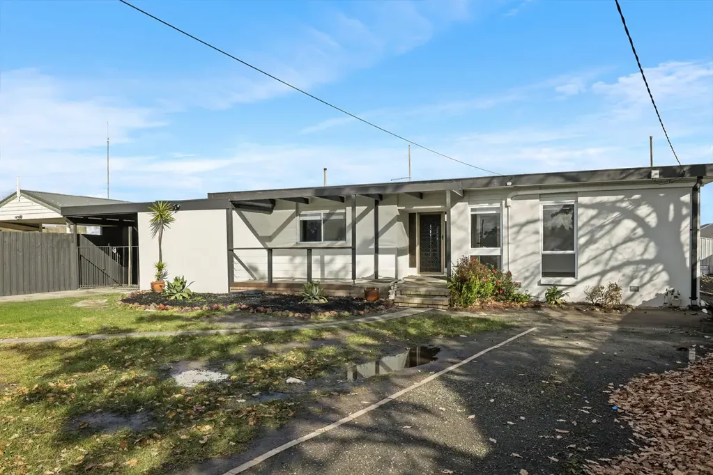 Traralgon 4房  Fully Renovated West End Home with Endless Flexibility