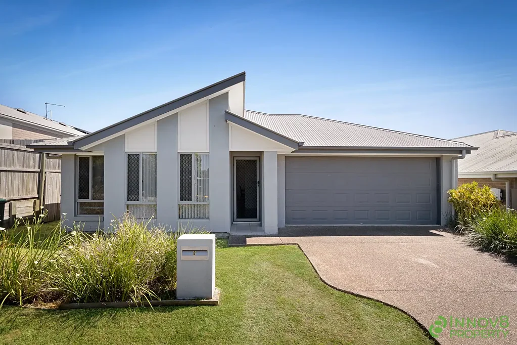Redbank Plains 4Kwarto Contemporary Low-Set Family Living with Two Separate Living Zones, a Stylish Stone Kitchen & Fernbrooke State School Across the Road!