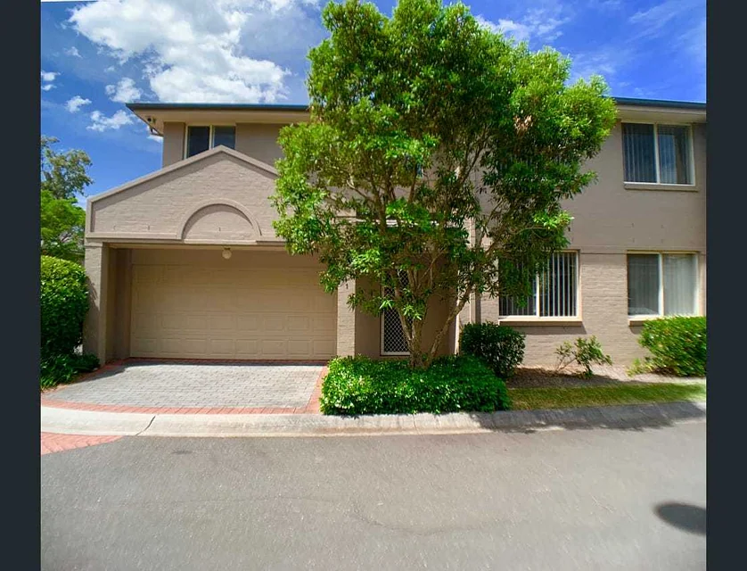 1/11 Harrington Avenue, Castle Hill, The Hills, 4 Bedrooms, 2 Bathrooms, Townhouse