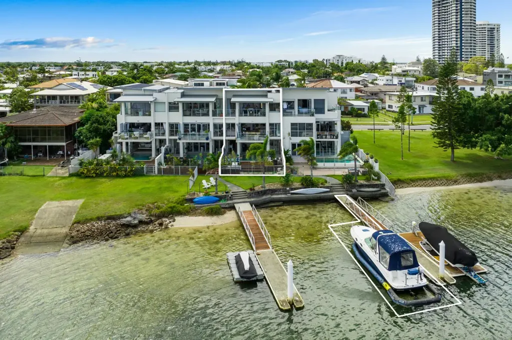 2/10 Ray Street, Runaway Bay, QLD 4216