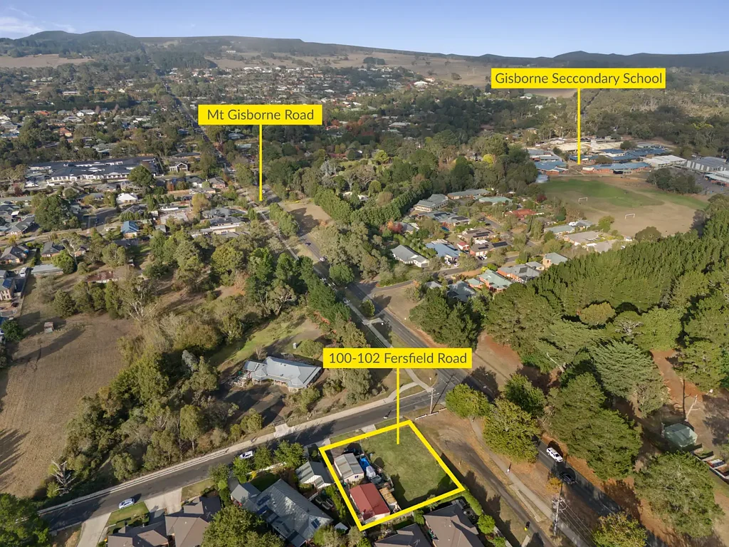 Gisborne 1ห้องนอน Prime Development Opportunity in the Heart of Gisborne - Planning Permits Approved for 4 Townhouses!