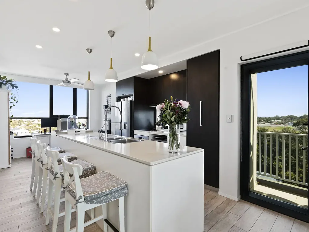 Redcliffe 3غرفة نوم Elevated Coastal Living with a Private Rooftop Oasis