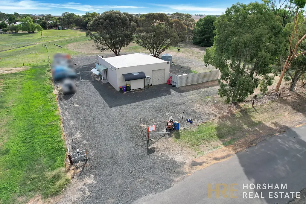 Nhill 1部屋 Versatile Investment Opportunity – Commercial Frontage with Residential Potential Behind