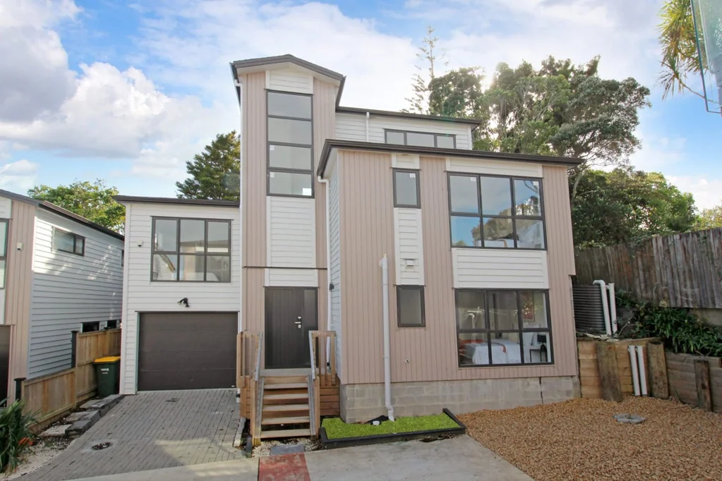 New Windsor 5ਬੈੱਡਰੂਮ STAND ALONE AND AFFORDABLE !