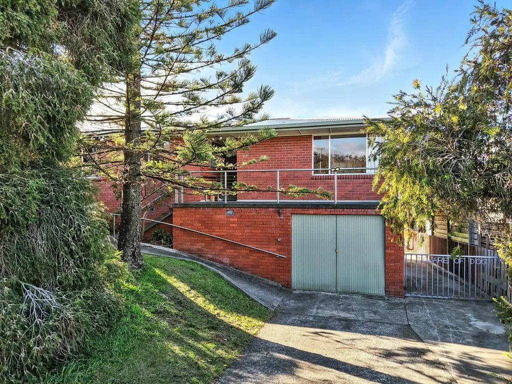 Rokeby 3chambre Spacious, Brick Home With Water & Mountain Views
