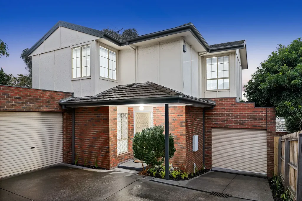 Brunswick West 3ห้องนอน Spacious Renovated Dual-Occupancy Townhouse - No Owners Corporation!