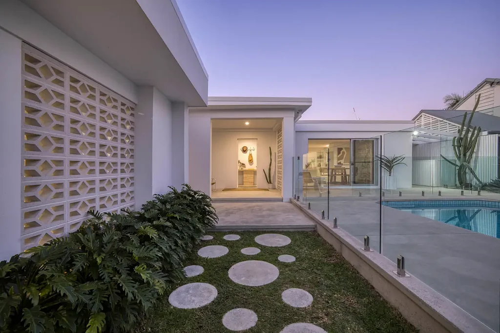 38 Allambi Avenue, Broadbeach Waters, QLD 4218