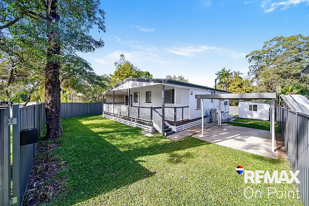 Coochiemudlo Island 4 Slaapkamer Prime East Side Location - Spacious Family Home + Studio + Carport + Dual Street Access + Room for the Boat or Caravan