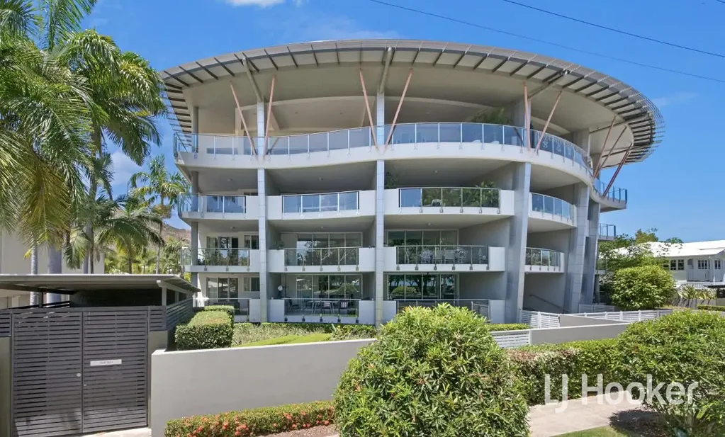 FURNISHED UNIT IN NORTH WARD!!