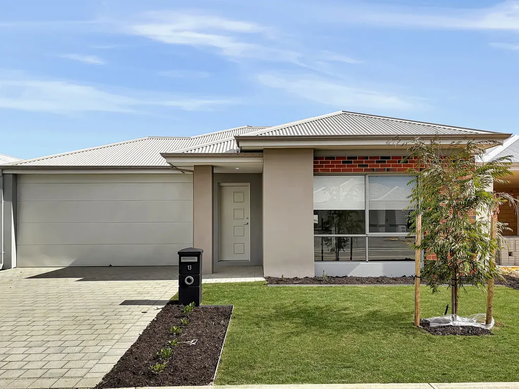 Modern and Spacious 4-Bedroom Rental House in Brabham - Your Ideal Home Awaits!