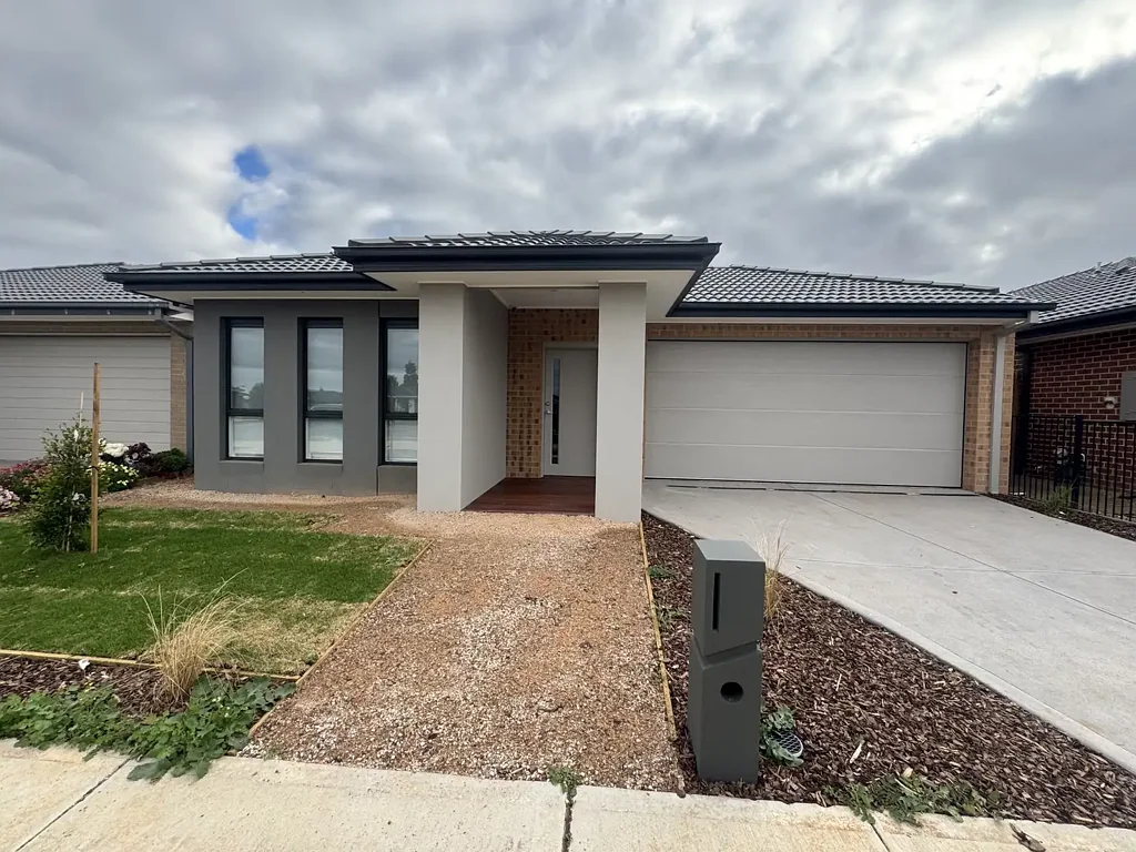 Rooming House - Shared Accommodation 
In Great Location - Room for Rent - Utilities included