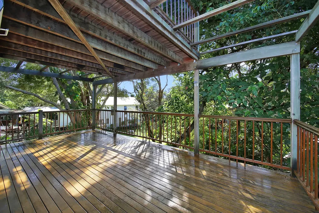 Tranquil Upper-Level Home Nestled in Bushland, Minutes from the Beach