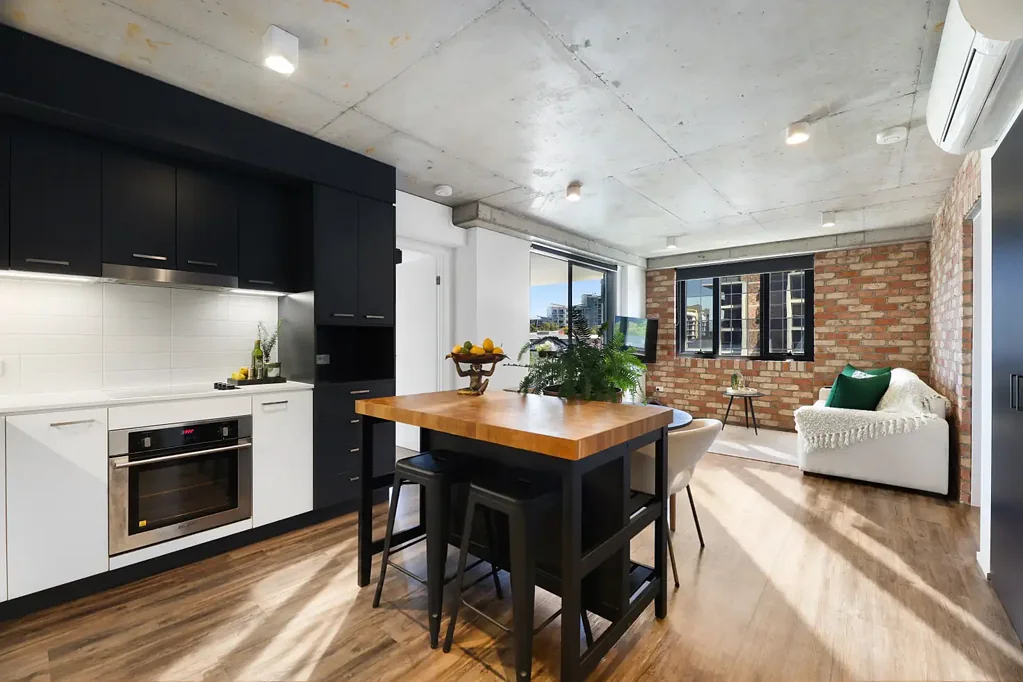 Varsity Lakes 2房  North-Facing Apartment with Hinterland Views!!