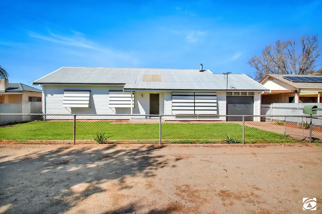 Broken Hill 3 Bedroom QUIET SOUTH LOCATION