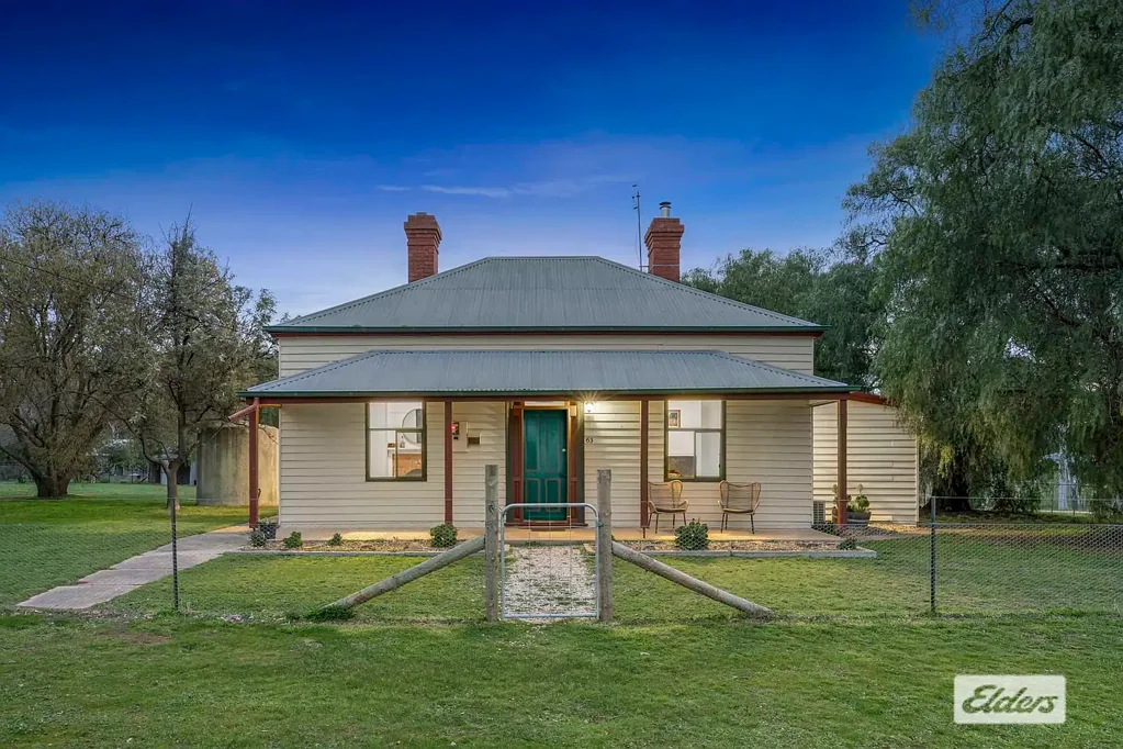 Landsborough 4 Bedroom Victorian Charm, Modern Comforts & Breathtaking Lifestyle Appeal