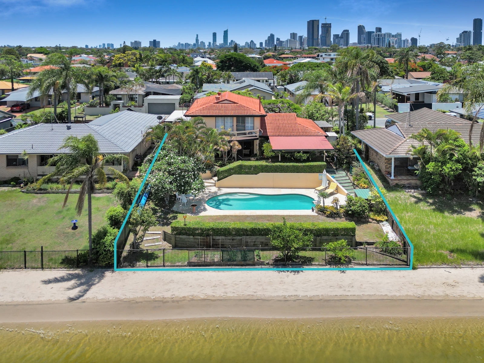 11 FIRMIN CT, MERMAID WATERS QLD 4218, 0 rūma, 0 rūma horoi, House