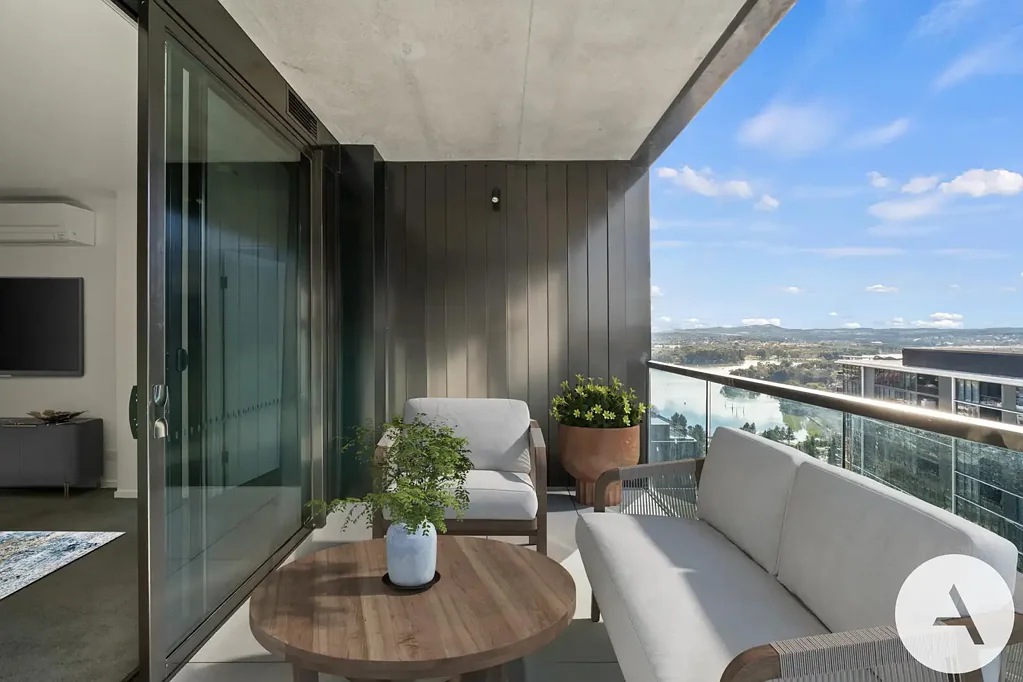 Belconnen 2房  Northfacing Elevated Living & Unrivaled Convenience - Move-in Ready!