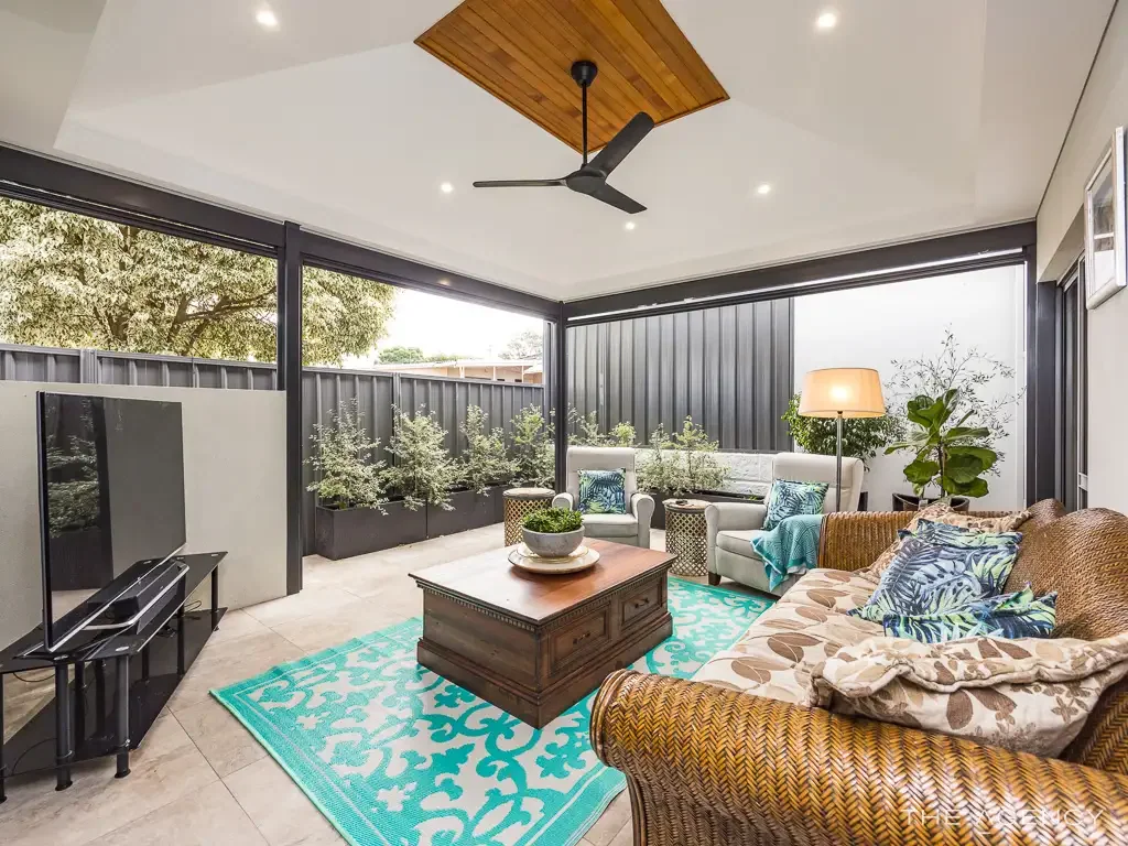 Dianella 3房  QUIET, SPACIOUS TWO-STOREY RESIDENCE ON THE INGLEWOOD BORDER