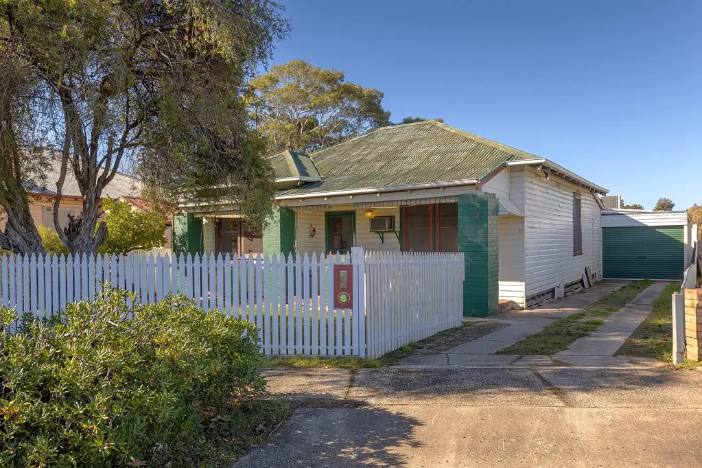 Corowa 3 Bedroom COROWA - Charming Period Gem