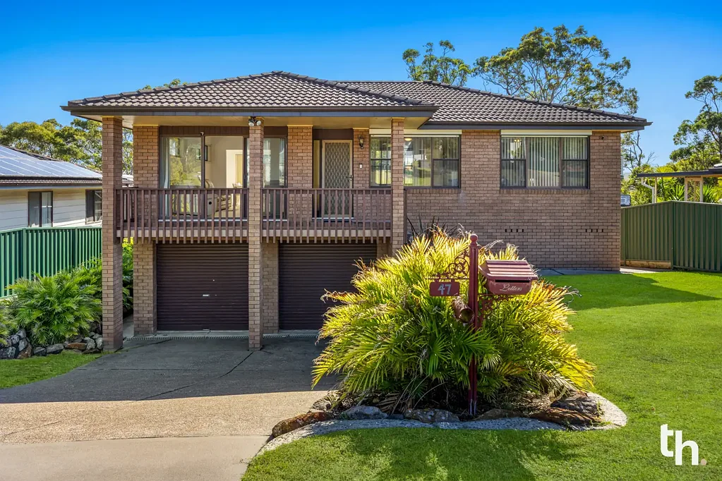 Macquarie Hills 3房  Solid Bones, Poolside Entertaining and Scope to Add Value
