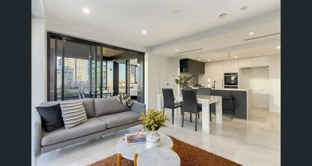 "Stunning Apartment for Rent in Picturesque Kangaroo Point - Luxury Living at Its Finest!"
