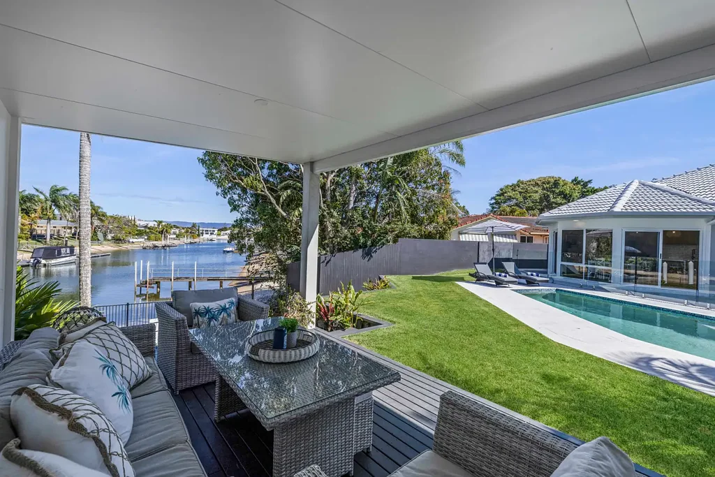 Broadbeach Waters 4Zimmer A Contemporary Coastal Haven on 859m2 of Waterfront Land