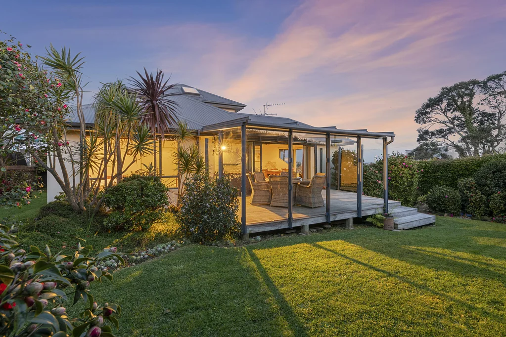 Castor Bay 4 Slaapkamer Prized Position with Outstanding Views