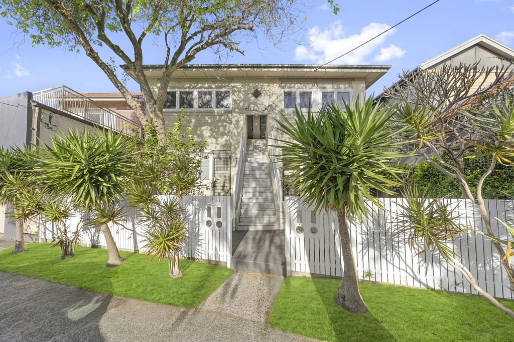 North Bondi 2ਬੈੱਡਰੂਮ Character-Filled North Bondi Apartment With House-Like Proportions