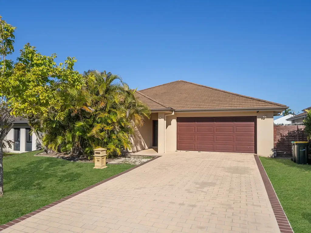 North Lakes 4 Bedroom Stunning Family Home in the Heart of North Lakes!